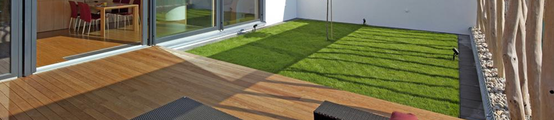 Prati sintetici per terrazzi – sfondo Posa erba sintetica su terrazzo